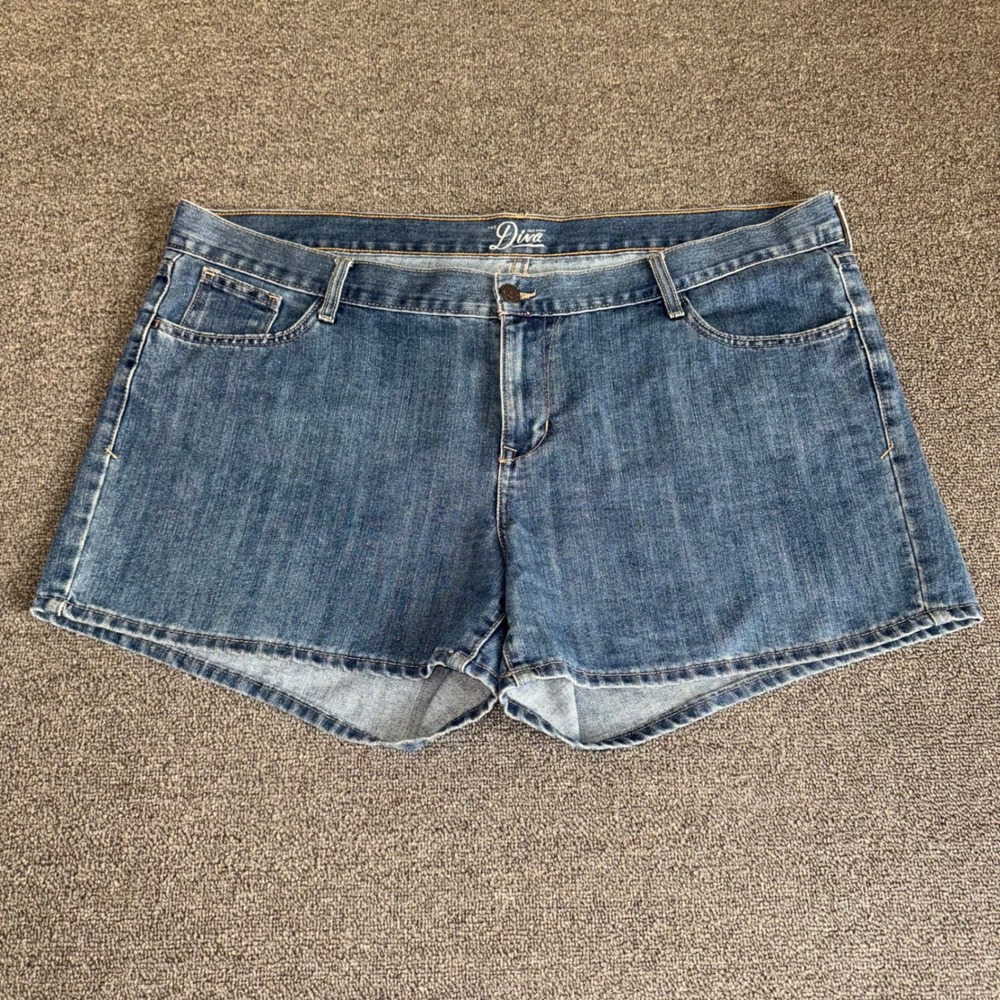 Old Navy The Diva Blue Denim Shorts Womens 18 Medium Wash Low Rise Jean Shorts